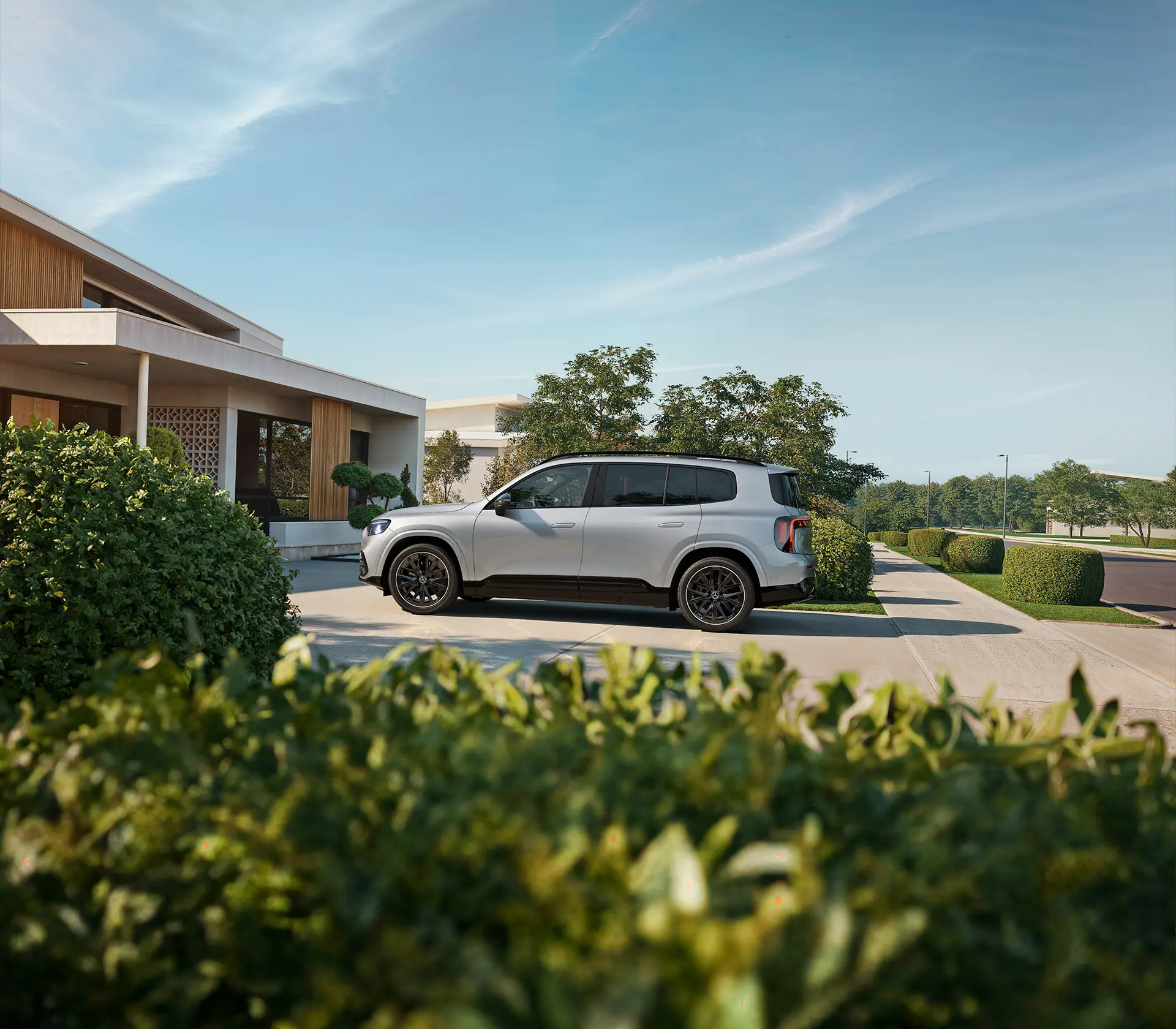 die Seitenansicht des GLB in einer Einfahrt