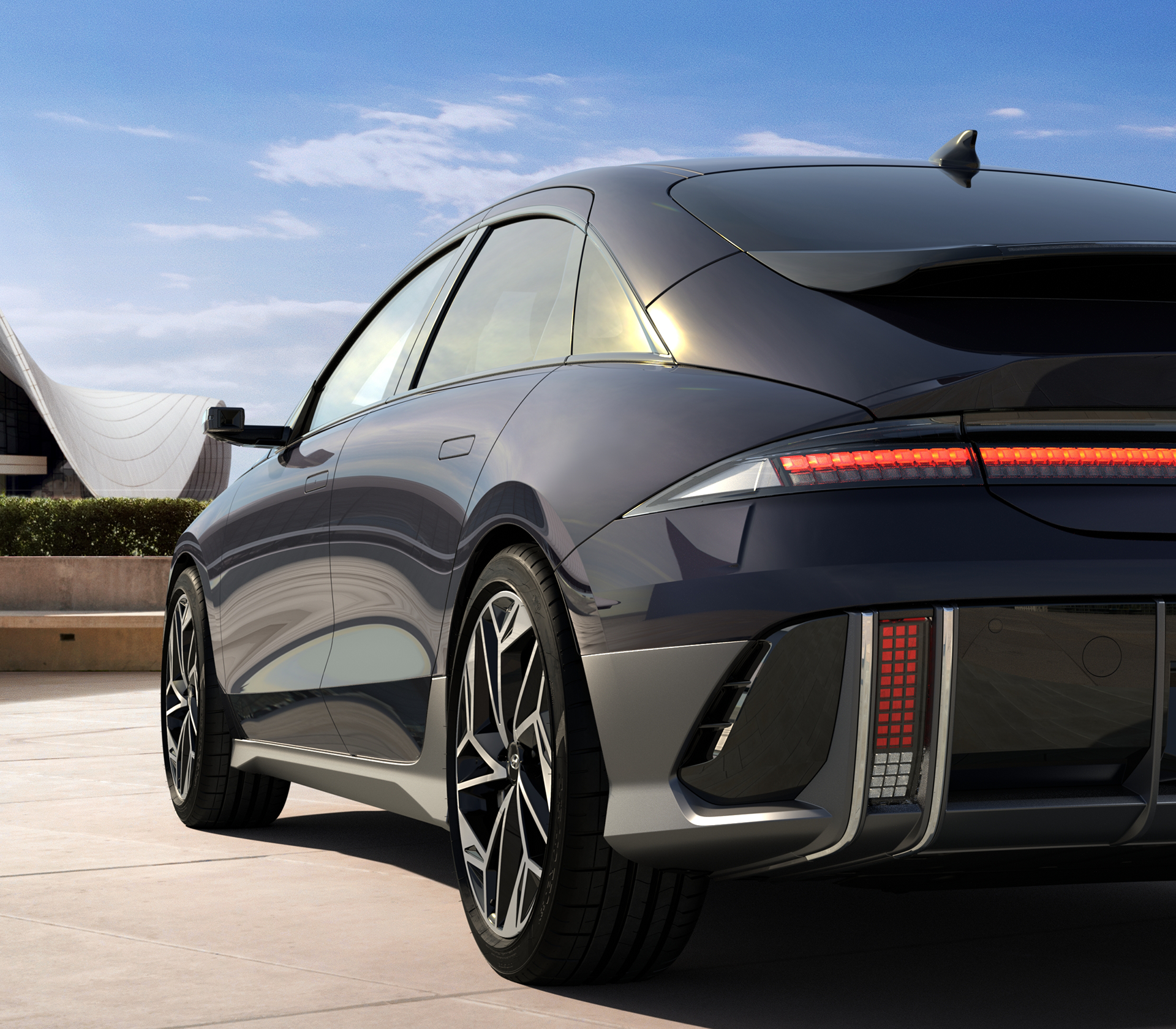 Hyundai IONICQ 6 halbe Heckansicht, Fahrzeug in schwarz