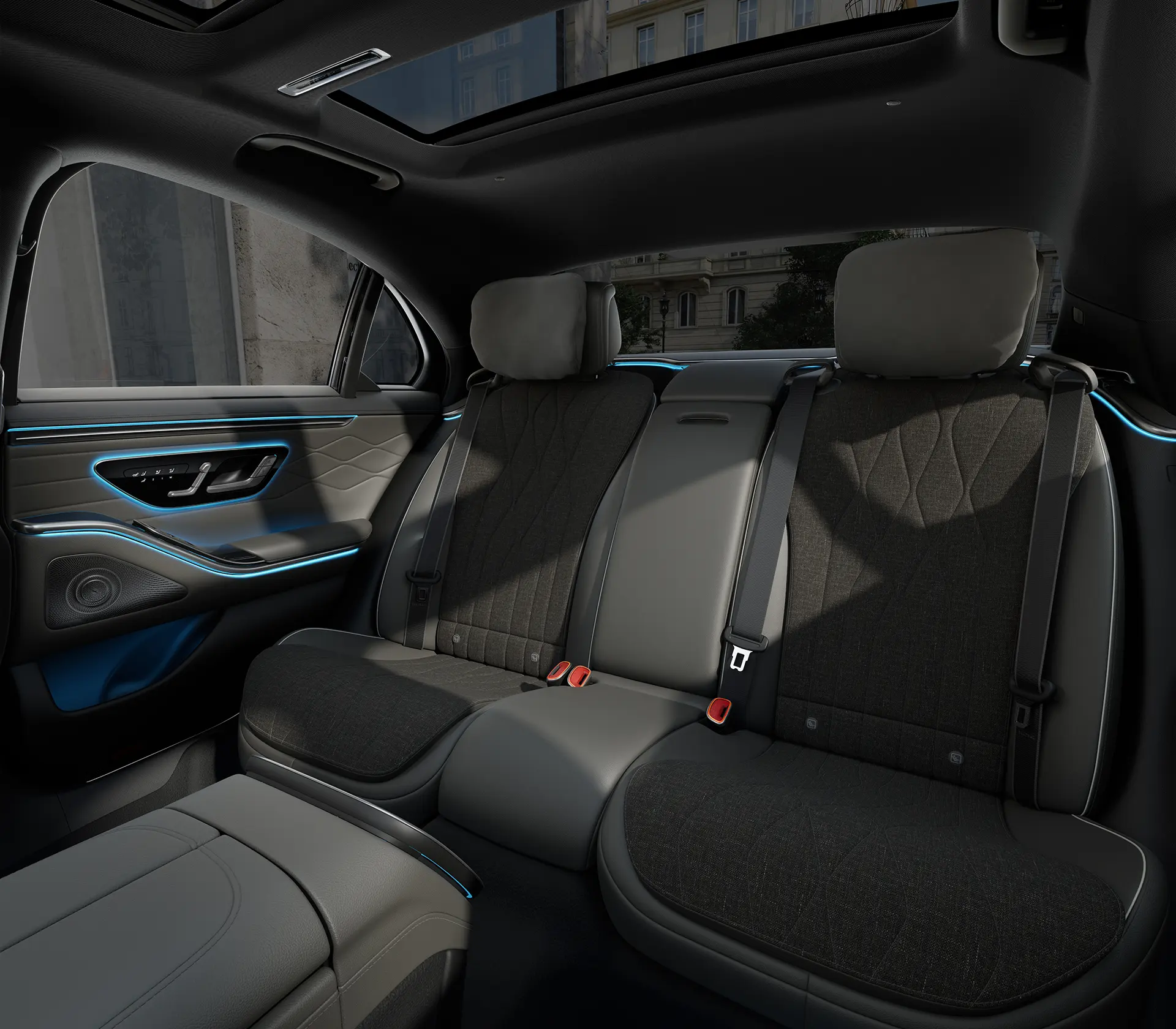 die Rückbank in der neuen S-Klasse in schwarz