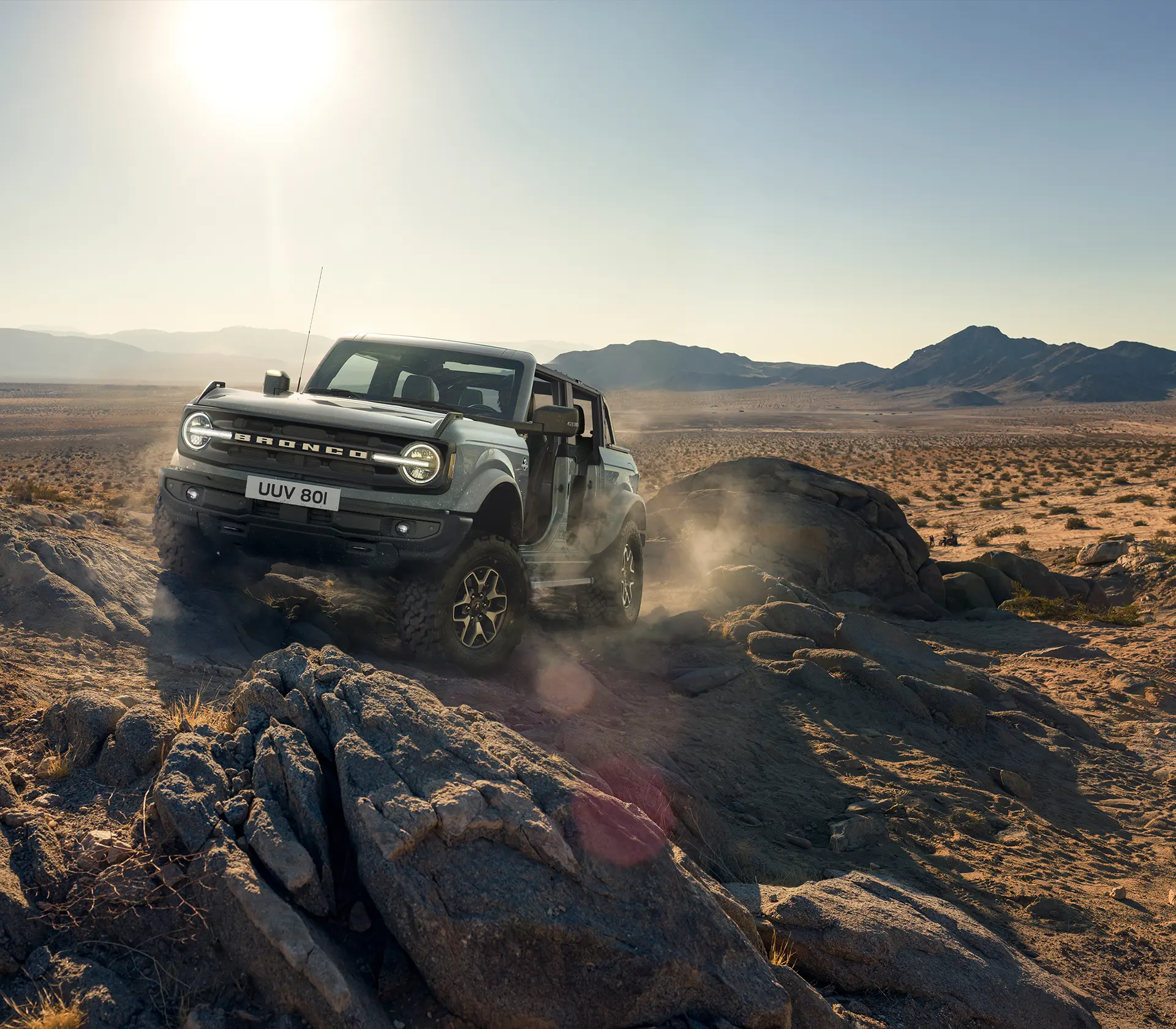 Der Bronco in einer Offroad Situation auf Felsen