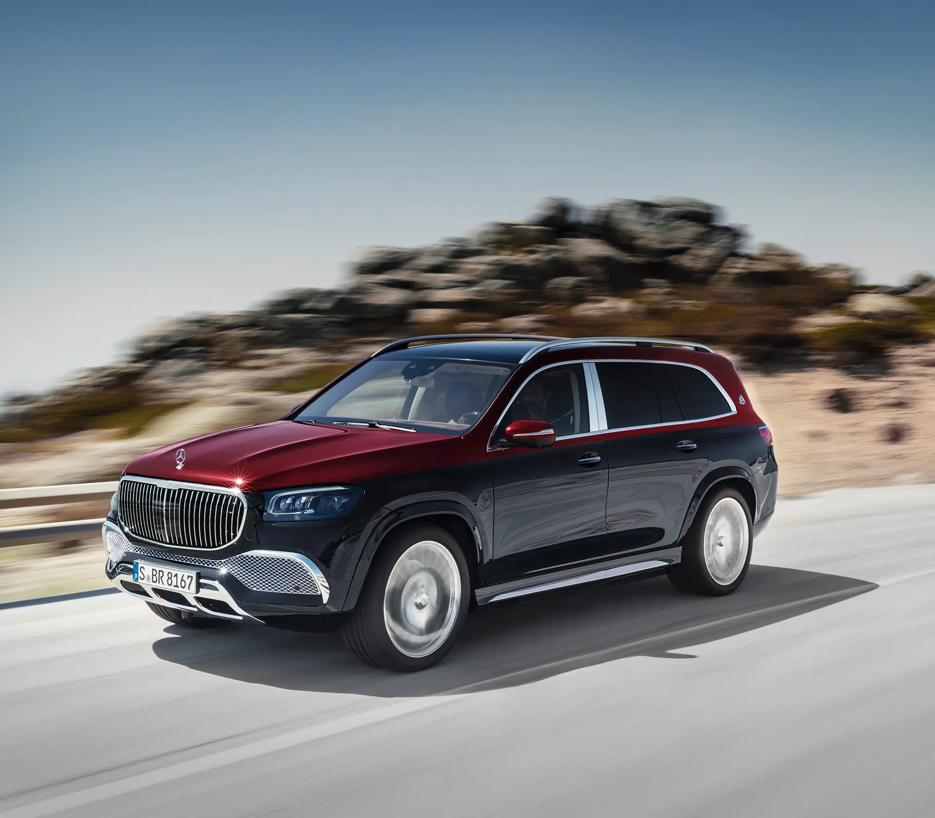 Mercedes-Maybach GLS Seitenansicht bei der Fahrt