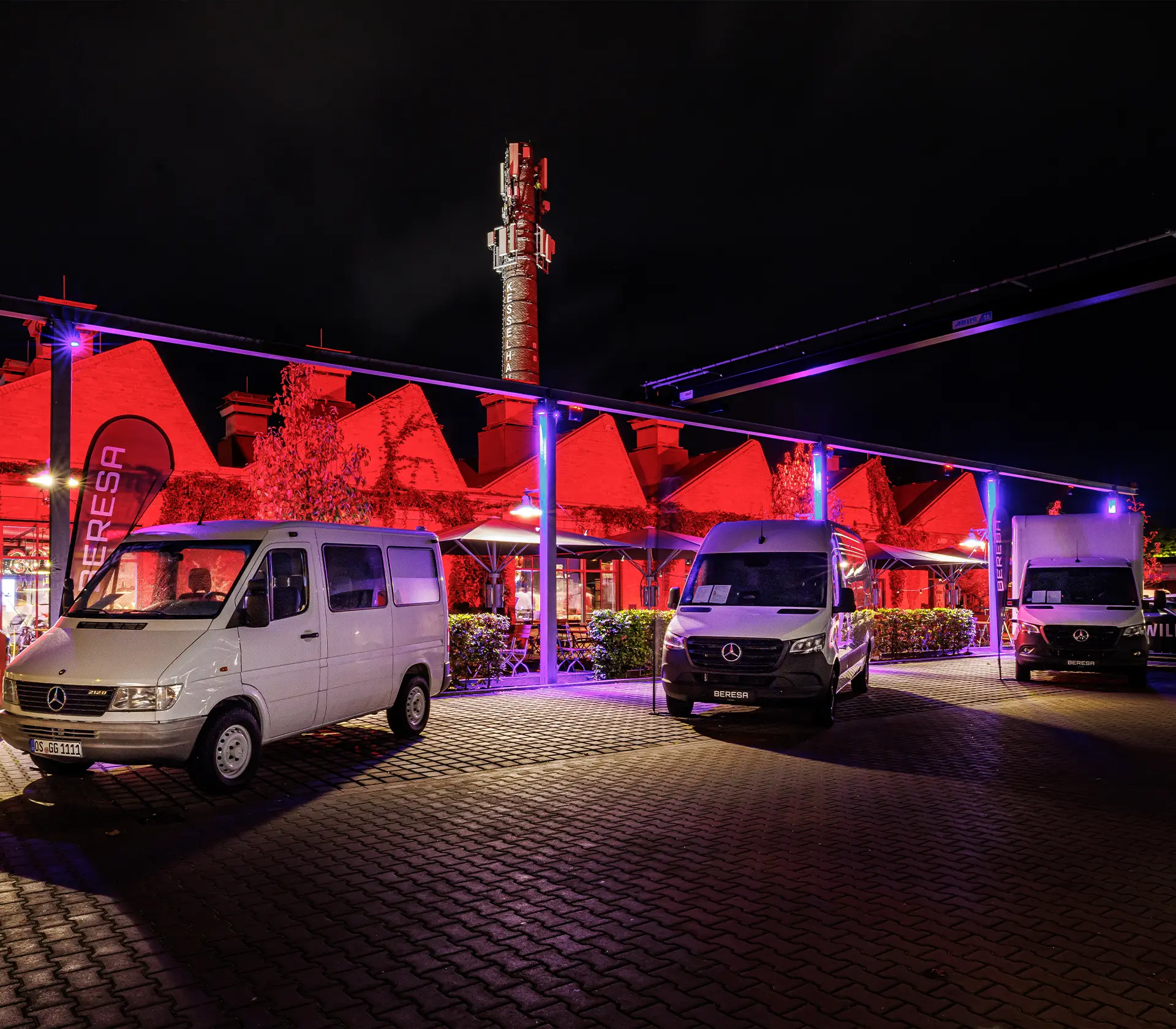 3 Generationen des Sprinters stehen vor der Eventlocation Genusshöfe in Osnabrück