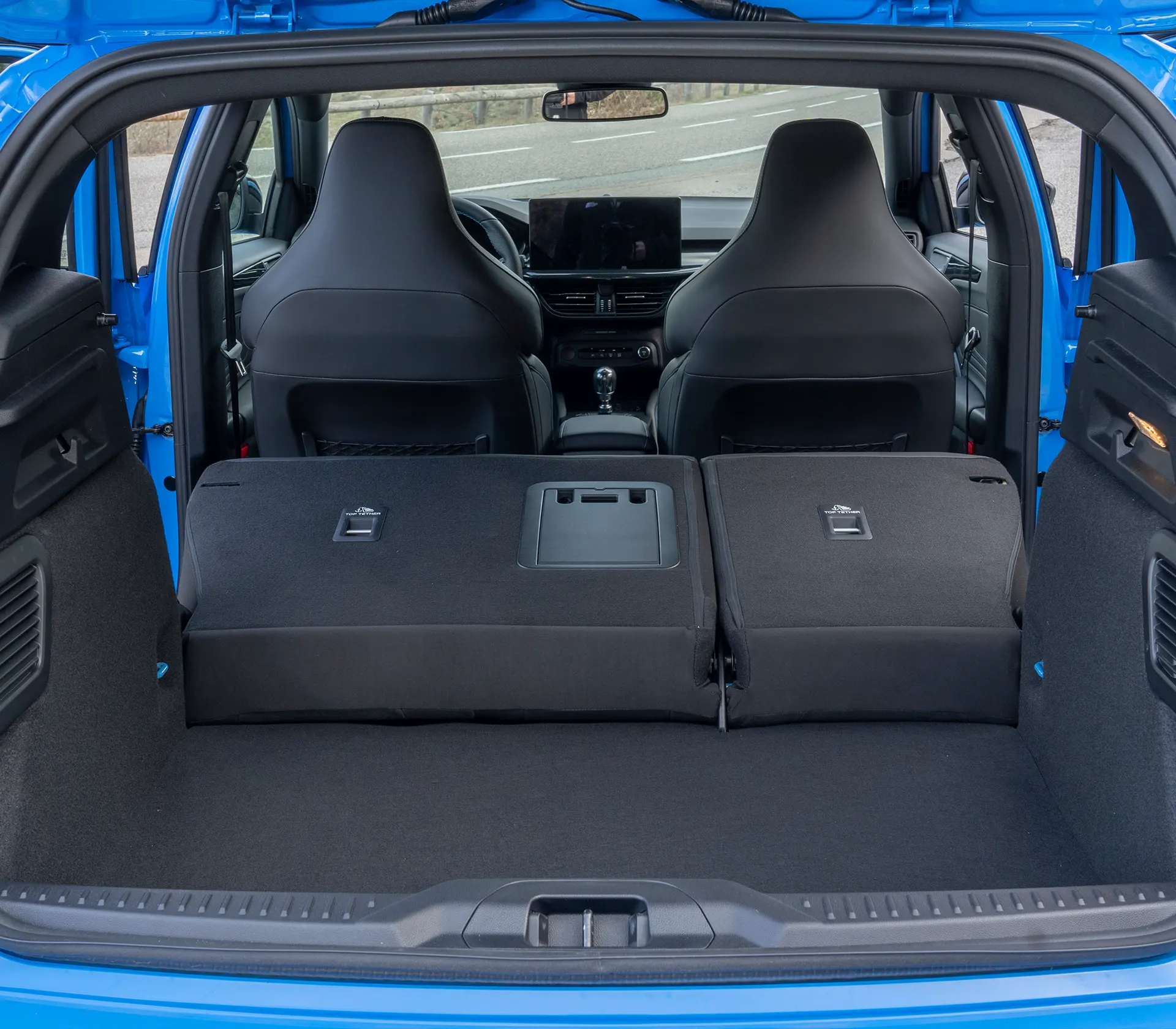 der Offene Kofferraum mit umgeklappten Sitzen beim Focus ST