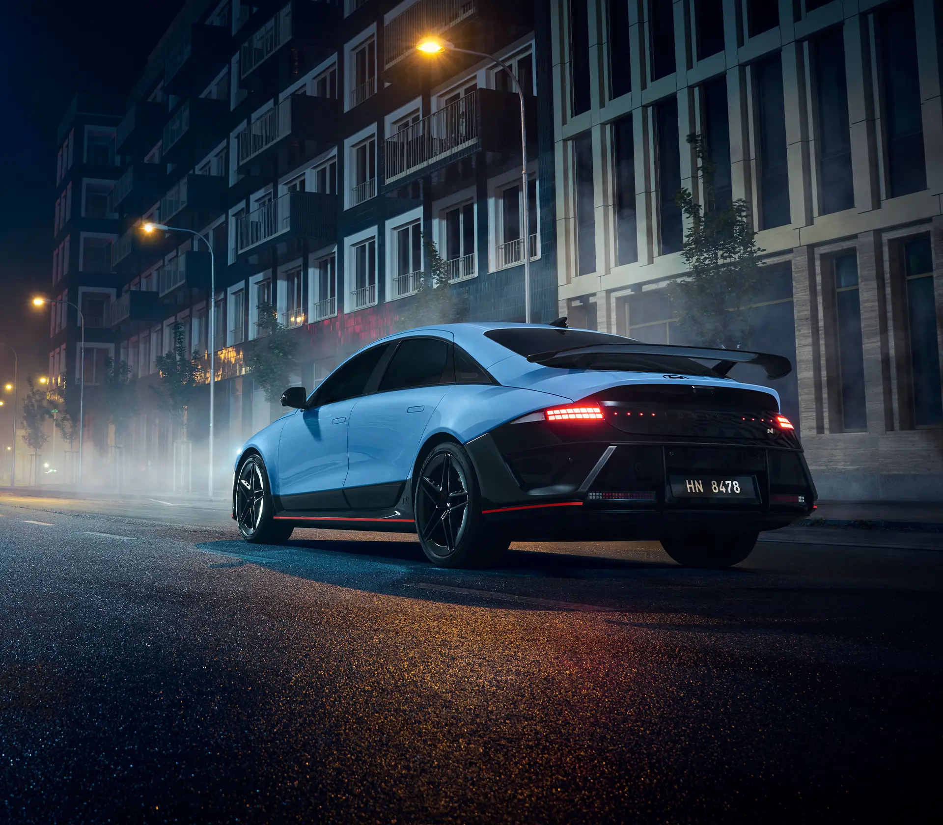 Hyundai IONIQ6 N Heckansicht bei Nacht