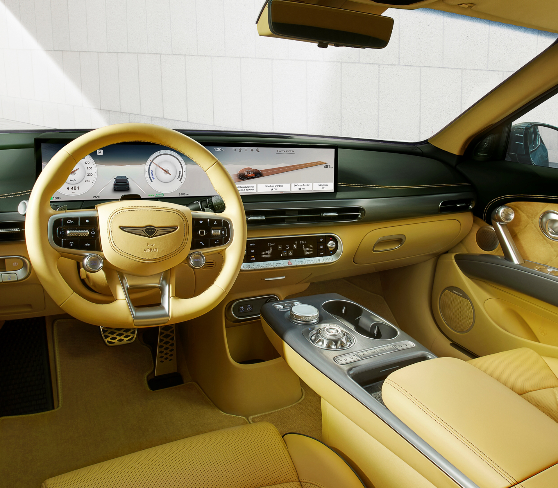 Genesis GV 60 Innenraumansciht vom Lenkrad Cockpit und Mittelkonsole. Lenkrad und Innenraum in gelb, oberer Teil in grün.