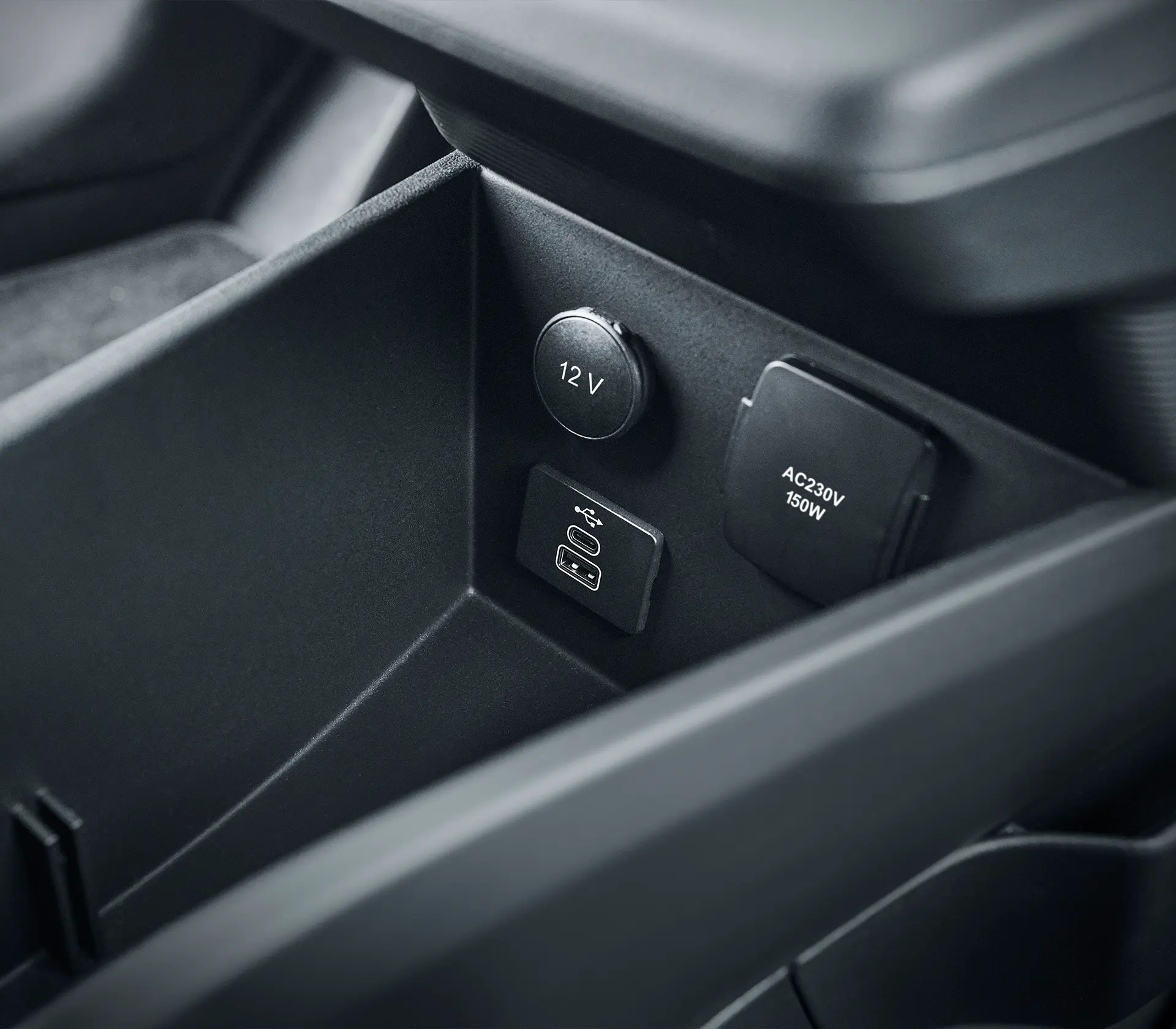 Charge Möglichkeiten im Innenraum des E-Transit-Courier