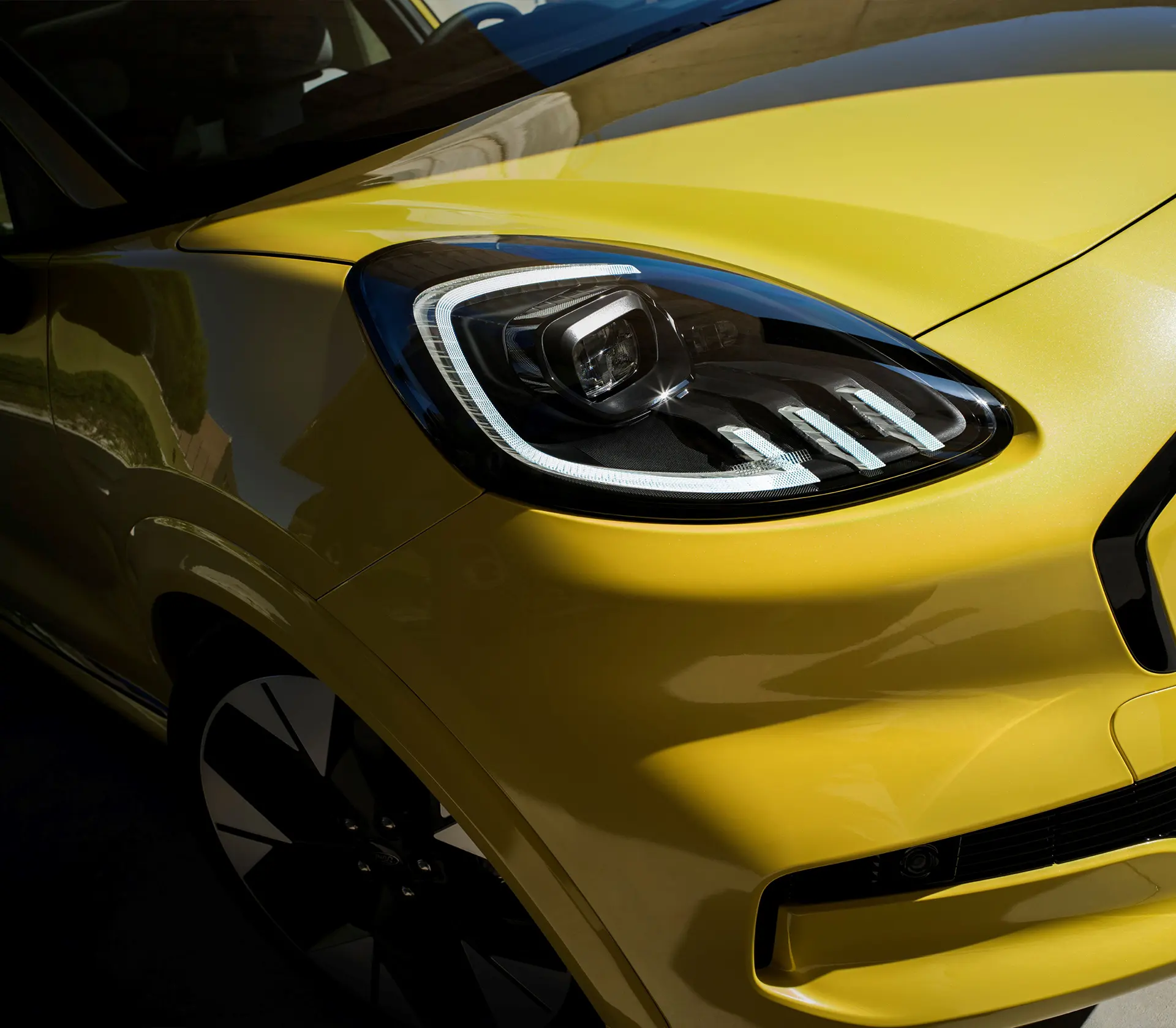 Detailaufnahme der Scheinwerfer des Puma Gen-e