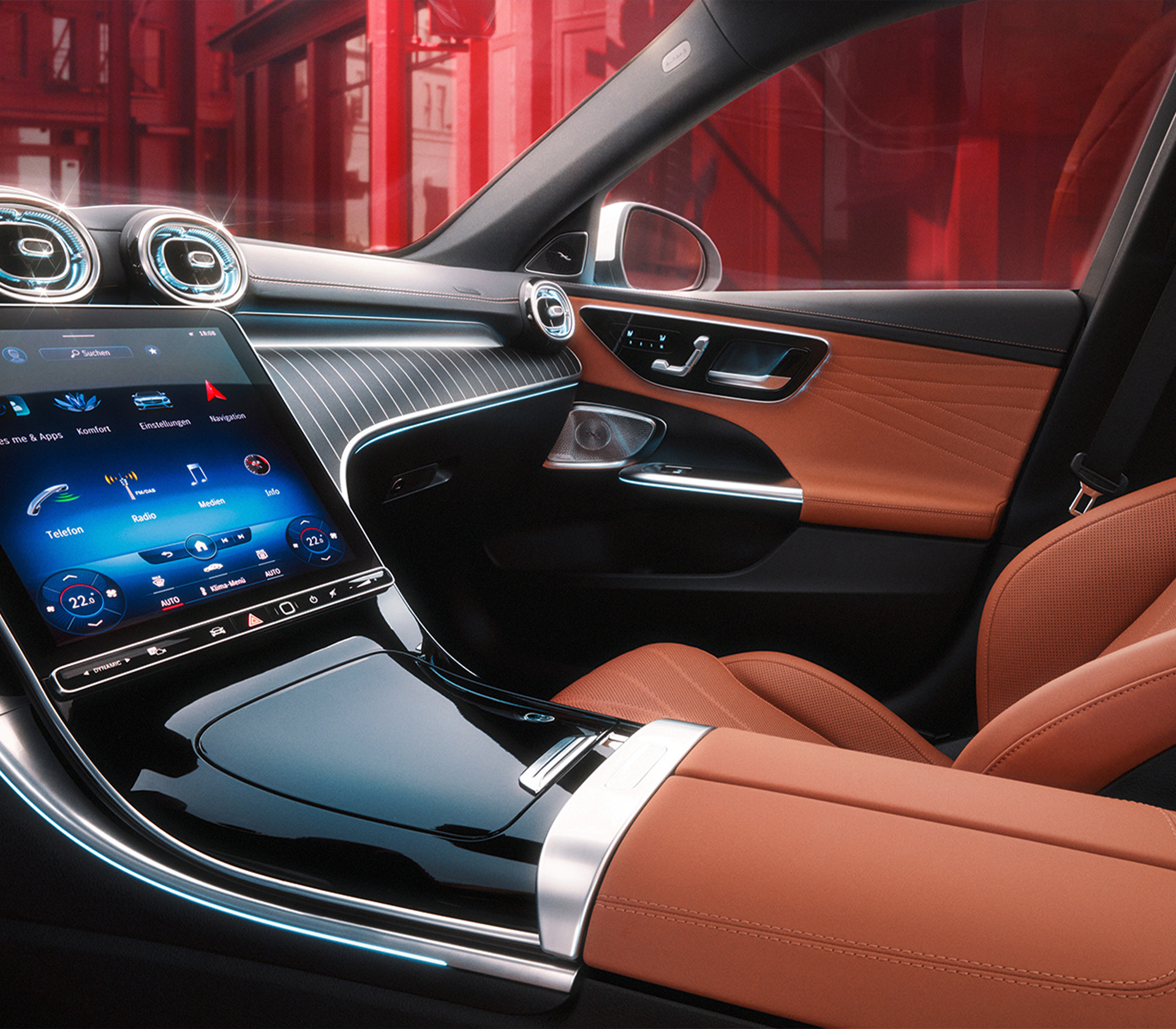 Mercedes-Benz C-Klasse T-Modell Innenansciht mit braunen Sitzen.
