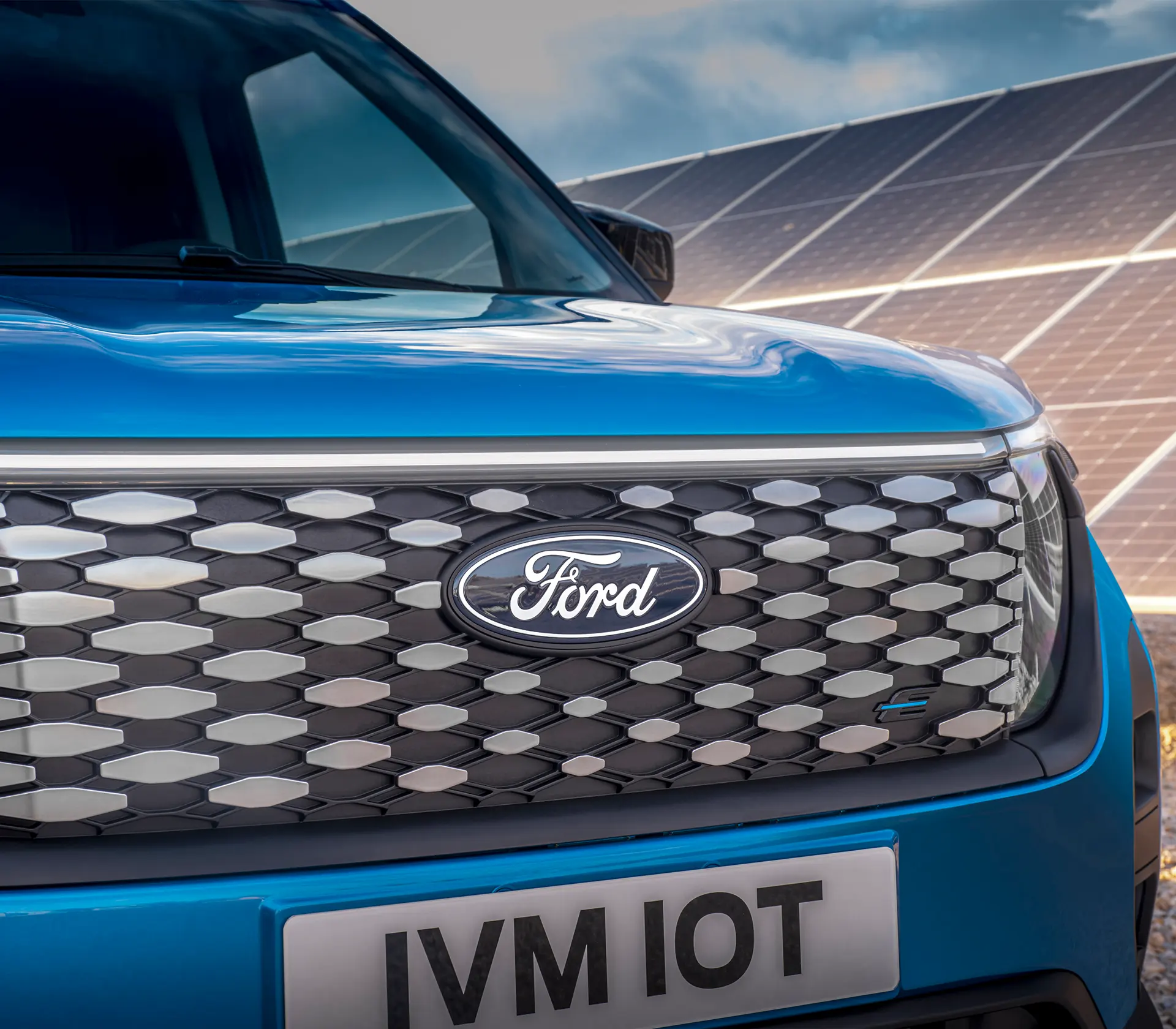 Kühlergrill des E-Transit Courier