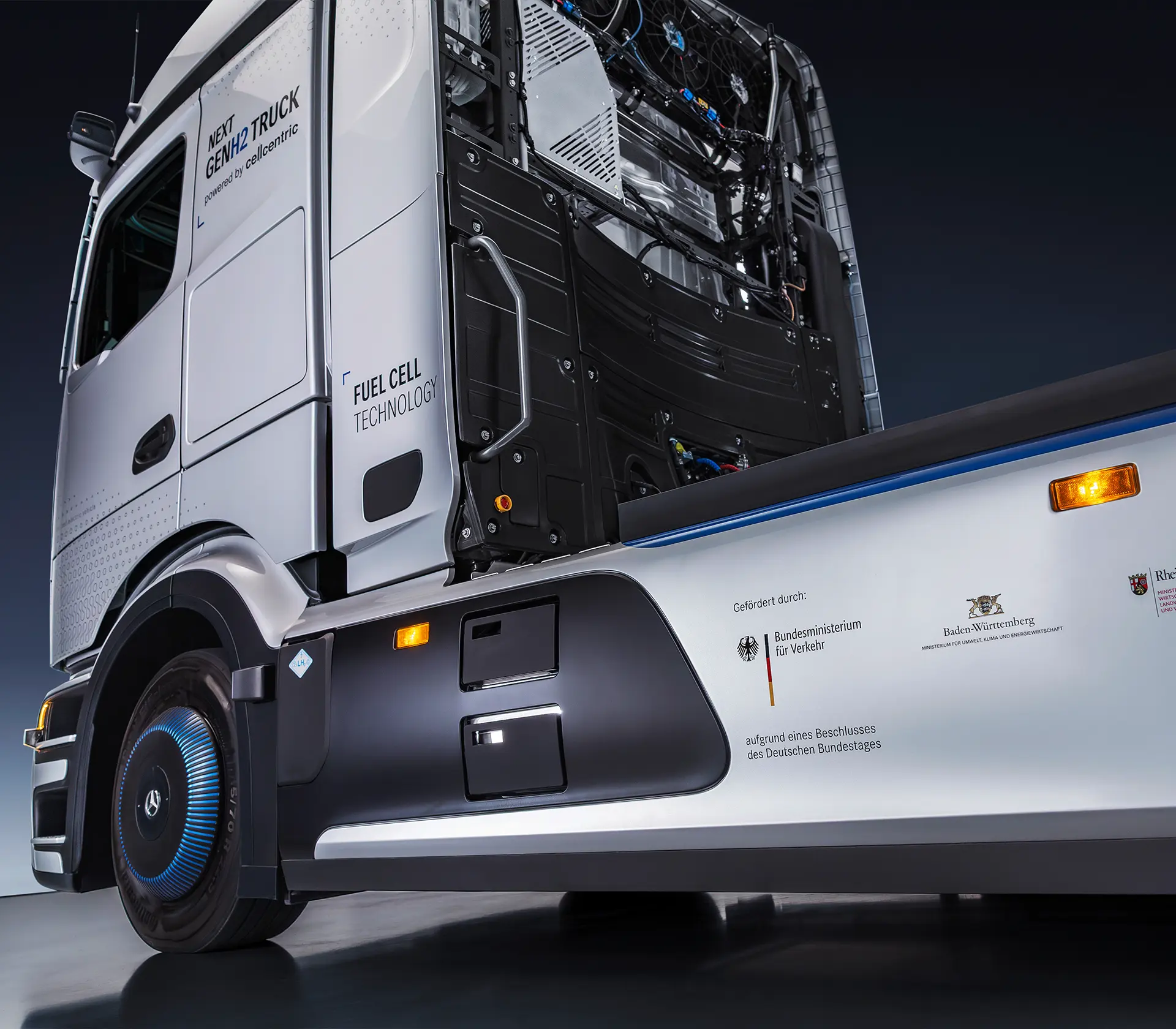 Blick auf das offene Heck des NextGenH2 Truck