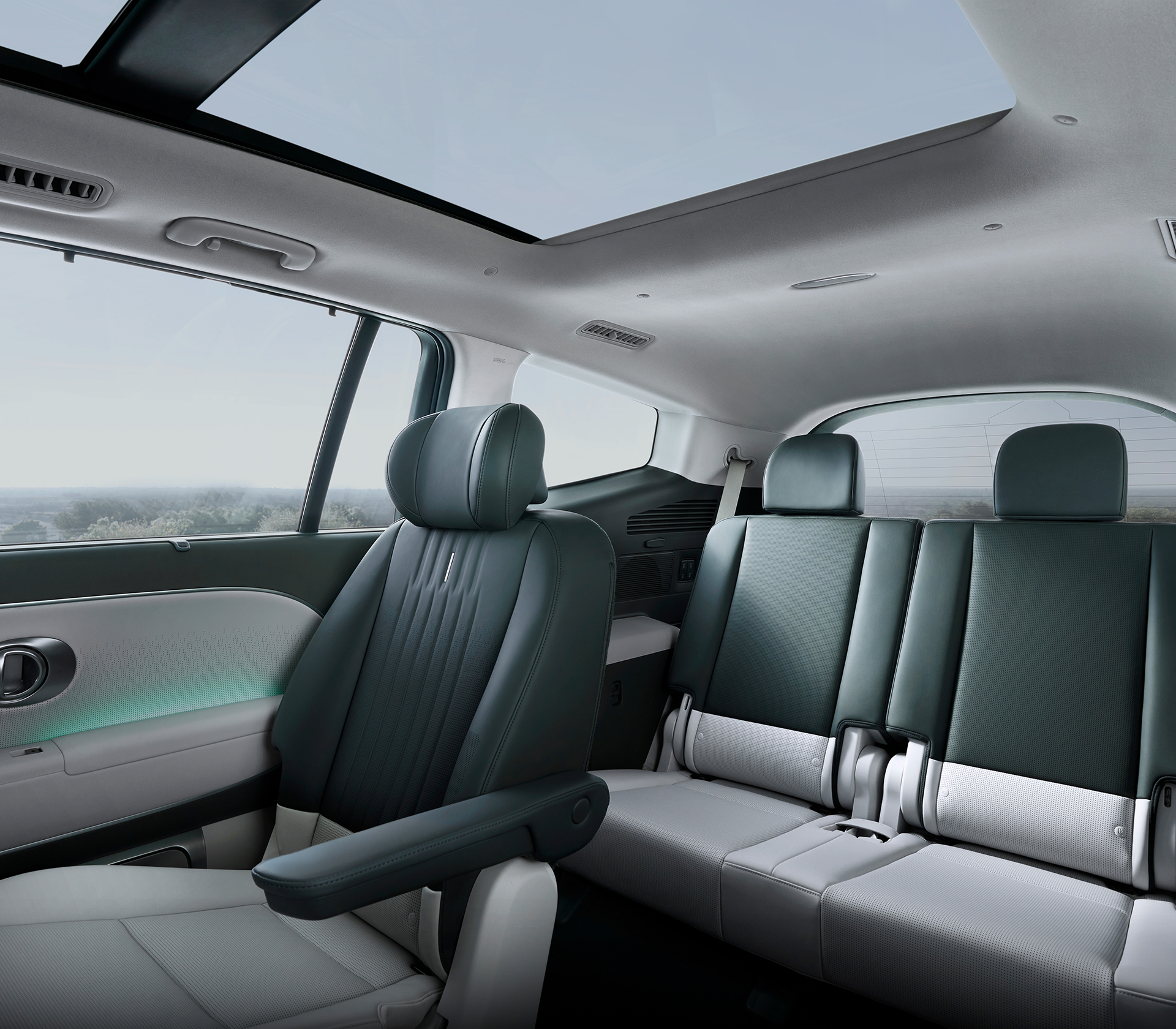 Hyundai IONIQ 9 Innenansicht der Sitze und Panoramadach