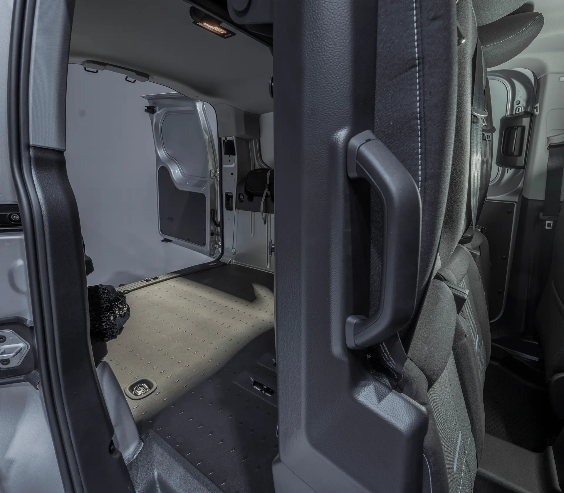 Blick auf den Laderaum vom Transit-Connect