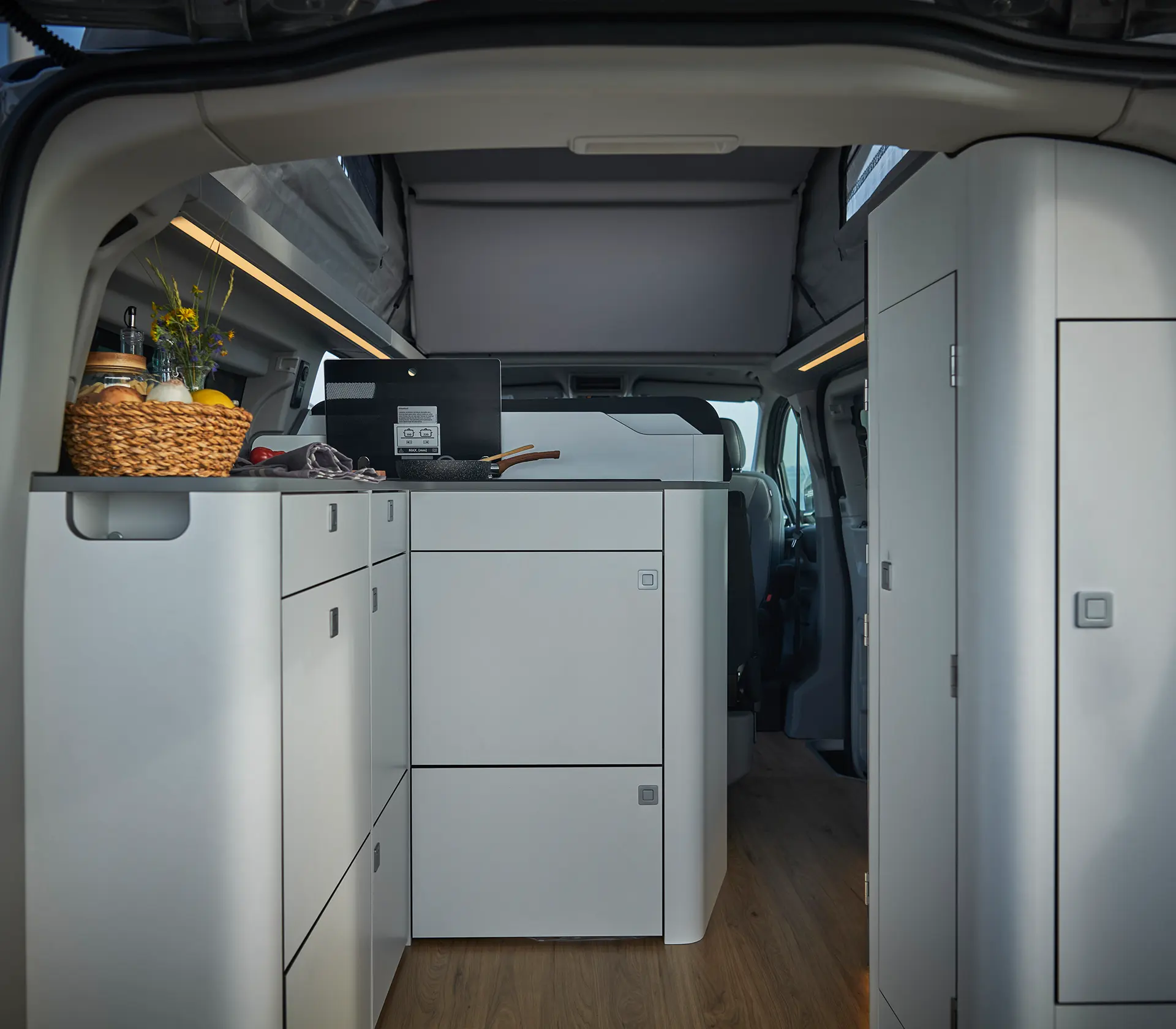 die Küche des Ford Nugget