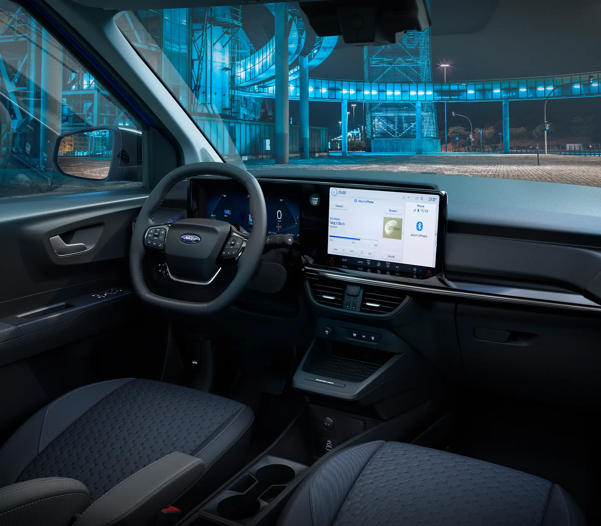 Interieur des E-Transit Courier bei Nacht