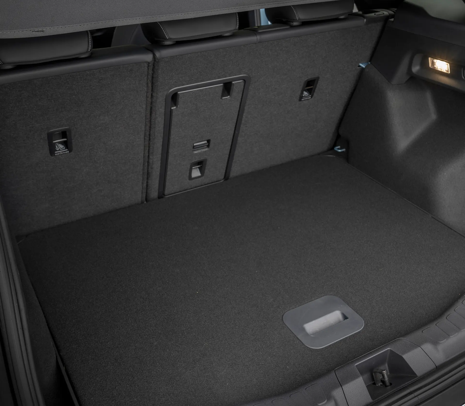 leerer Kofferraum des Ford Explorer