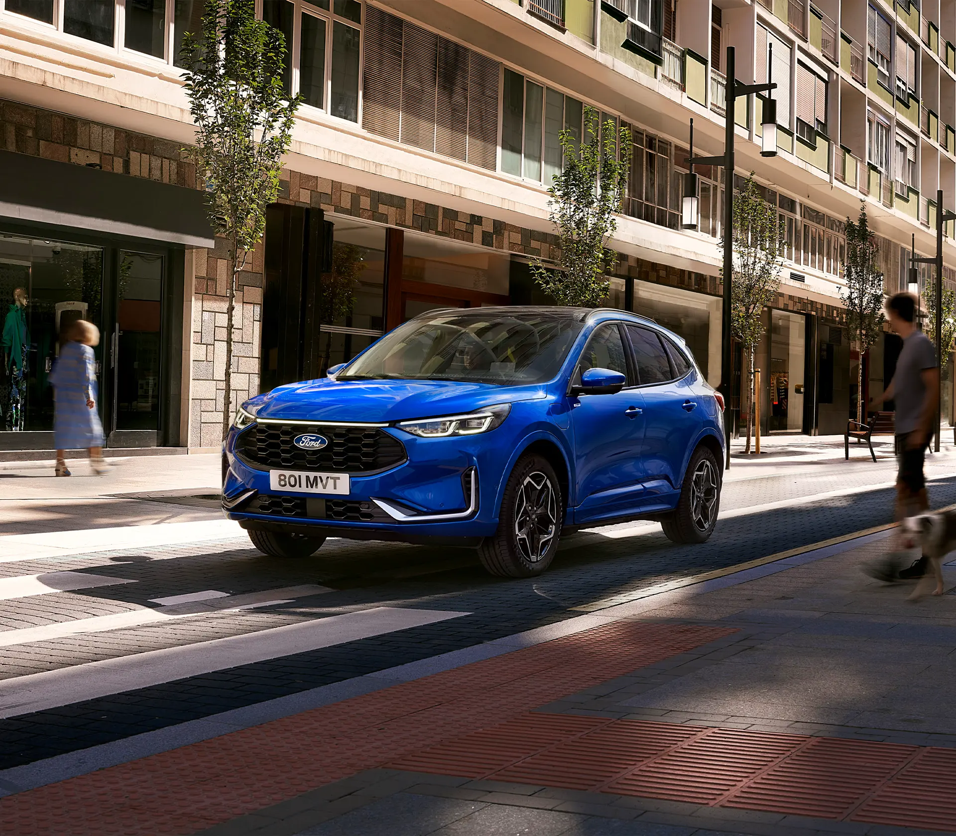 blauer Kuga in der Innenstadt