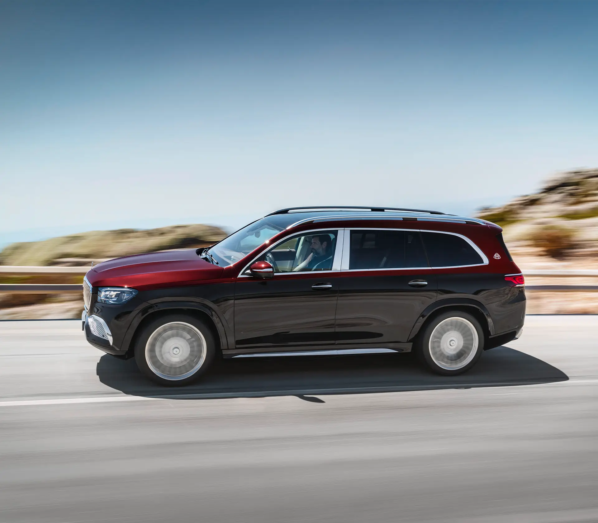 Mercedes-Maybach GLS Seitenansicht bei der Fahrt