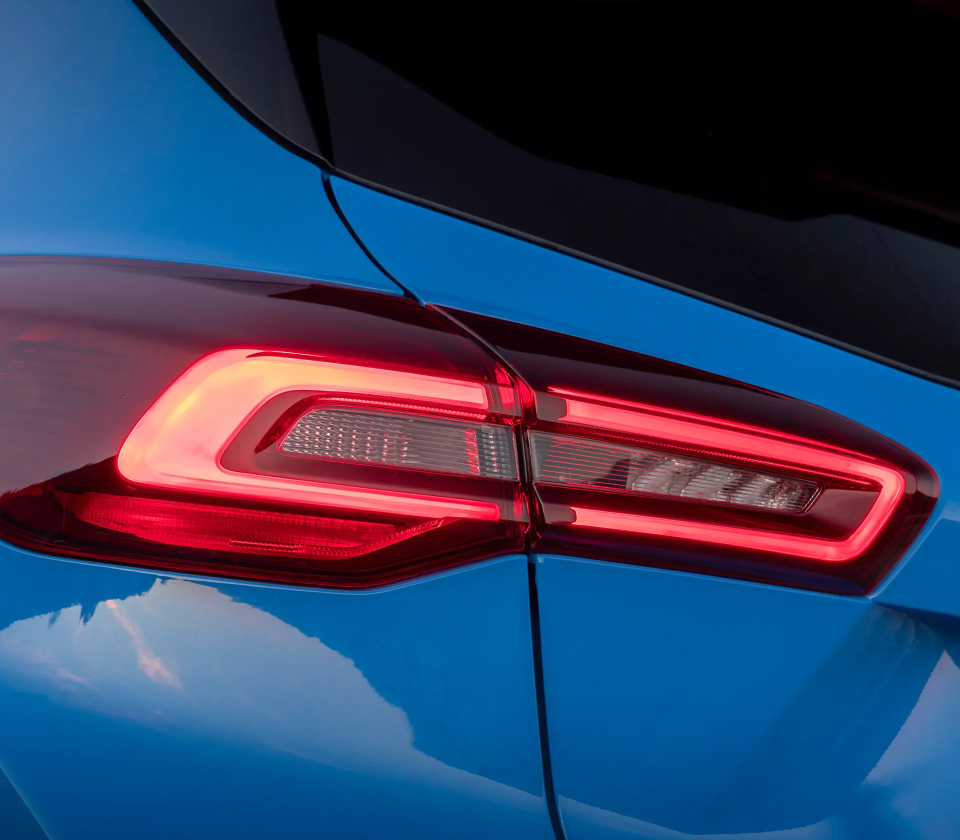 Rückleuchte von einem blauen Focus ST