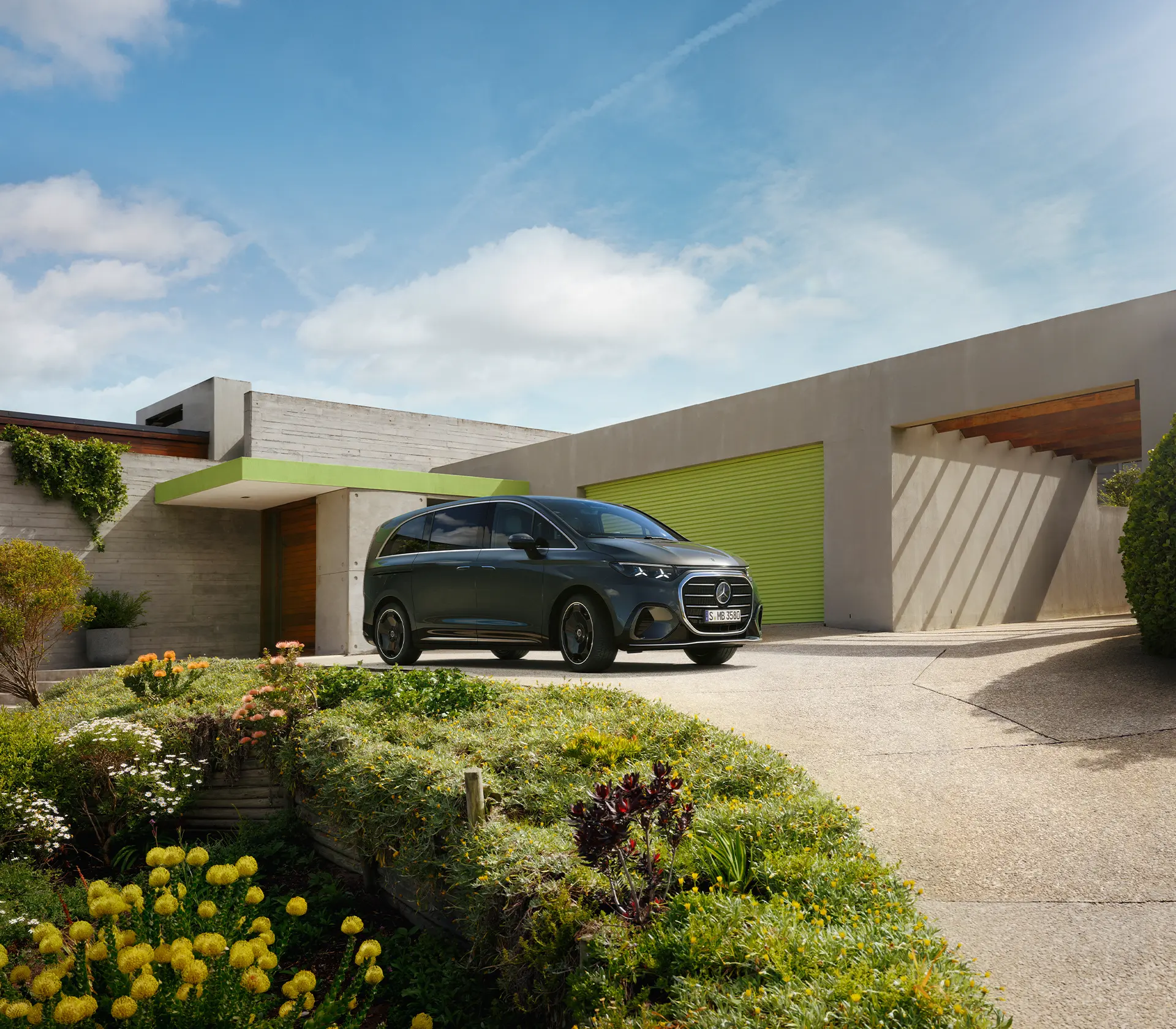 der neue VLE steht geparkt in einer Hauseinfahrt