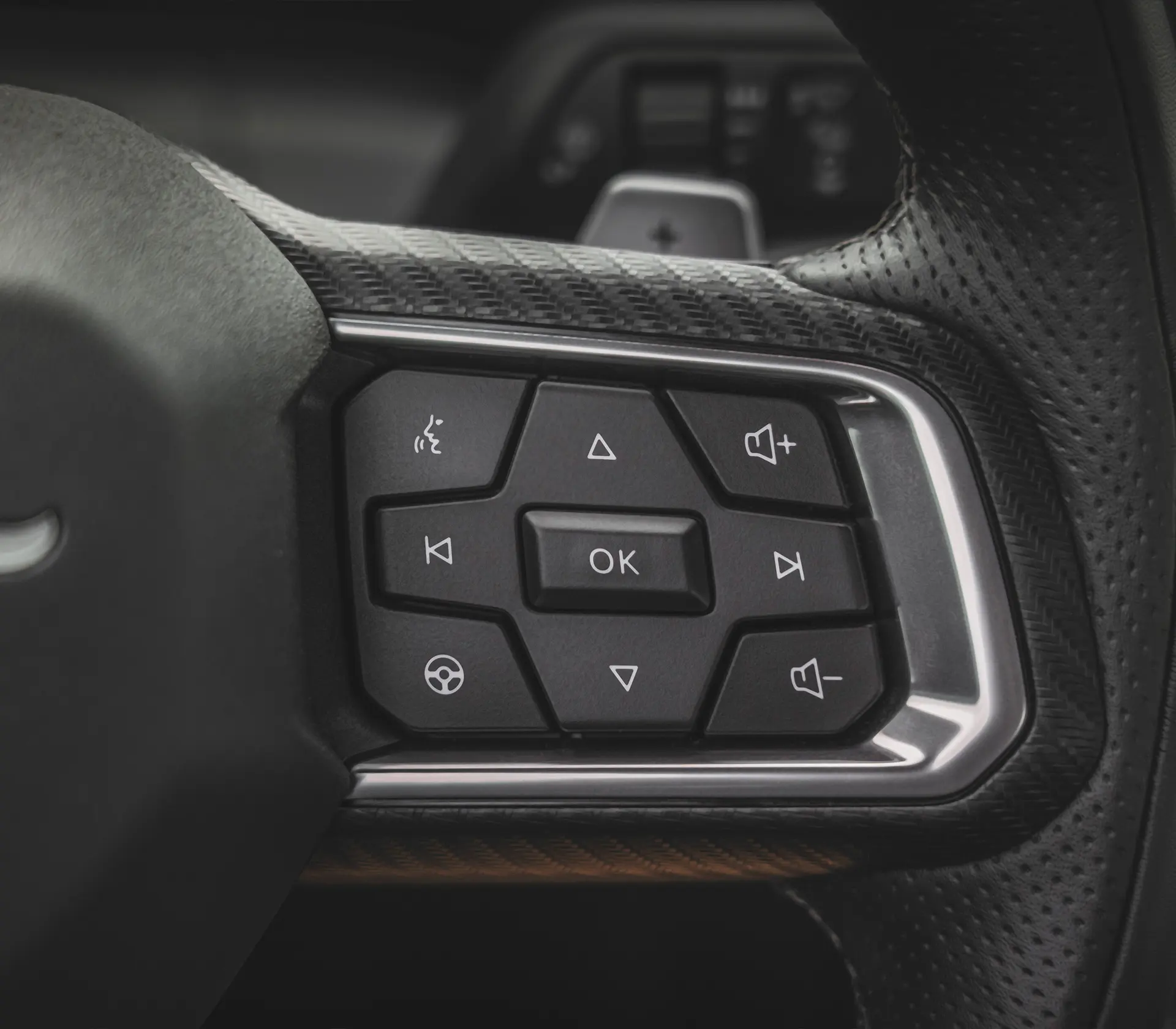 verschiedenste Knöpfe am Lenkrad des Ford Mustang