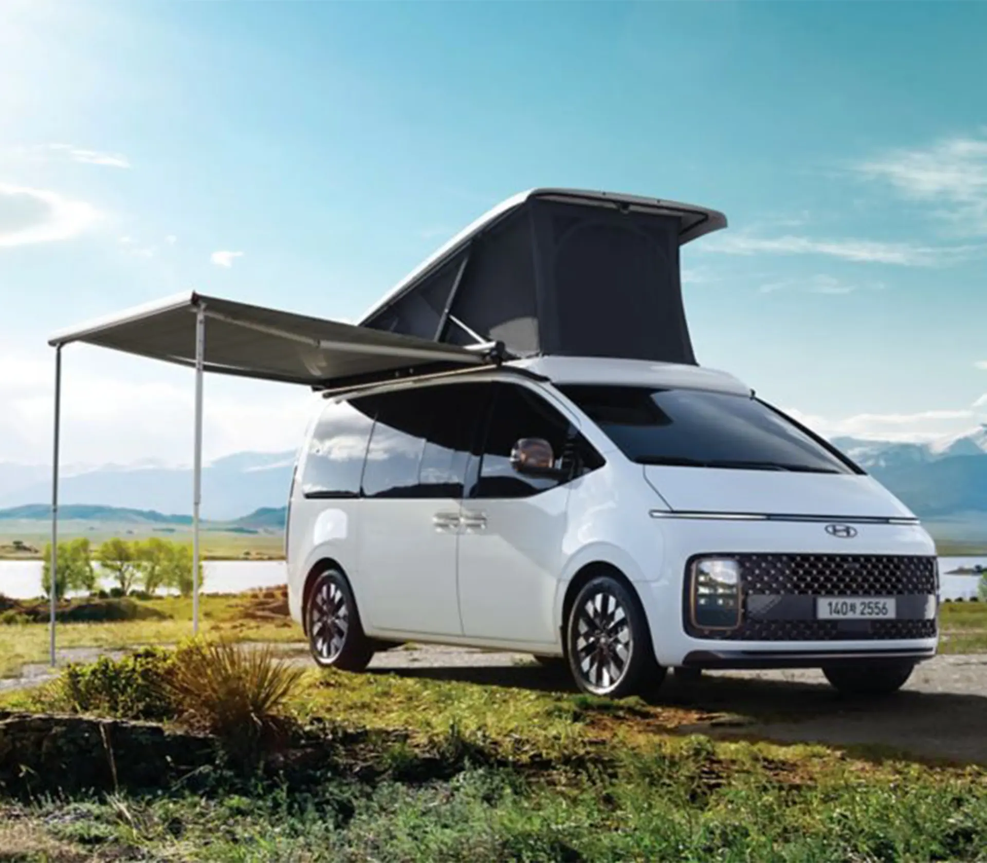 Hyundai Staria Concept in der Natur