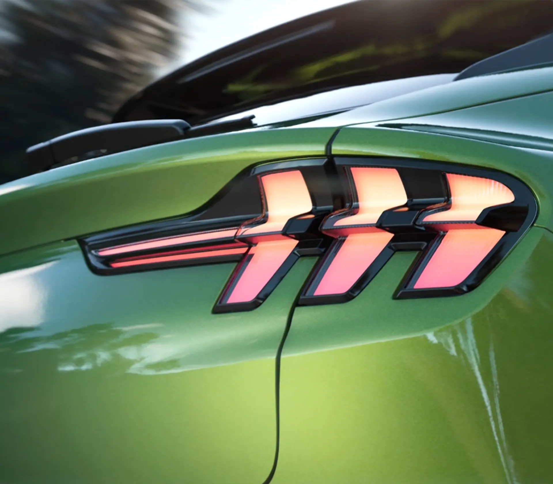 Rückleuchten bei einem grünen Mustang Mach-E