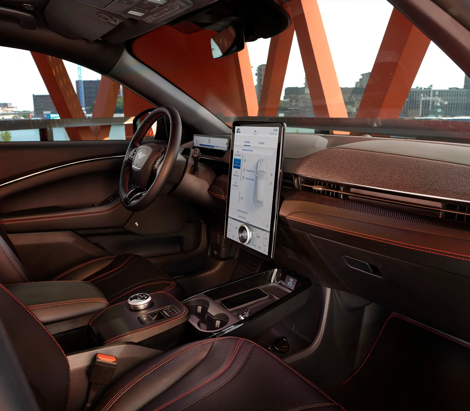 Interieur vom Mustang Mach-E bei Nacht