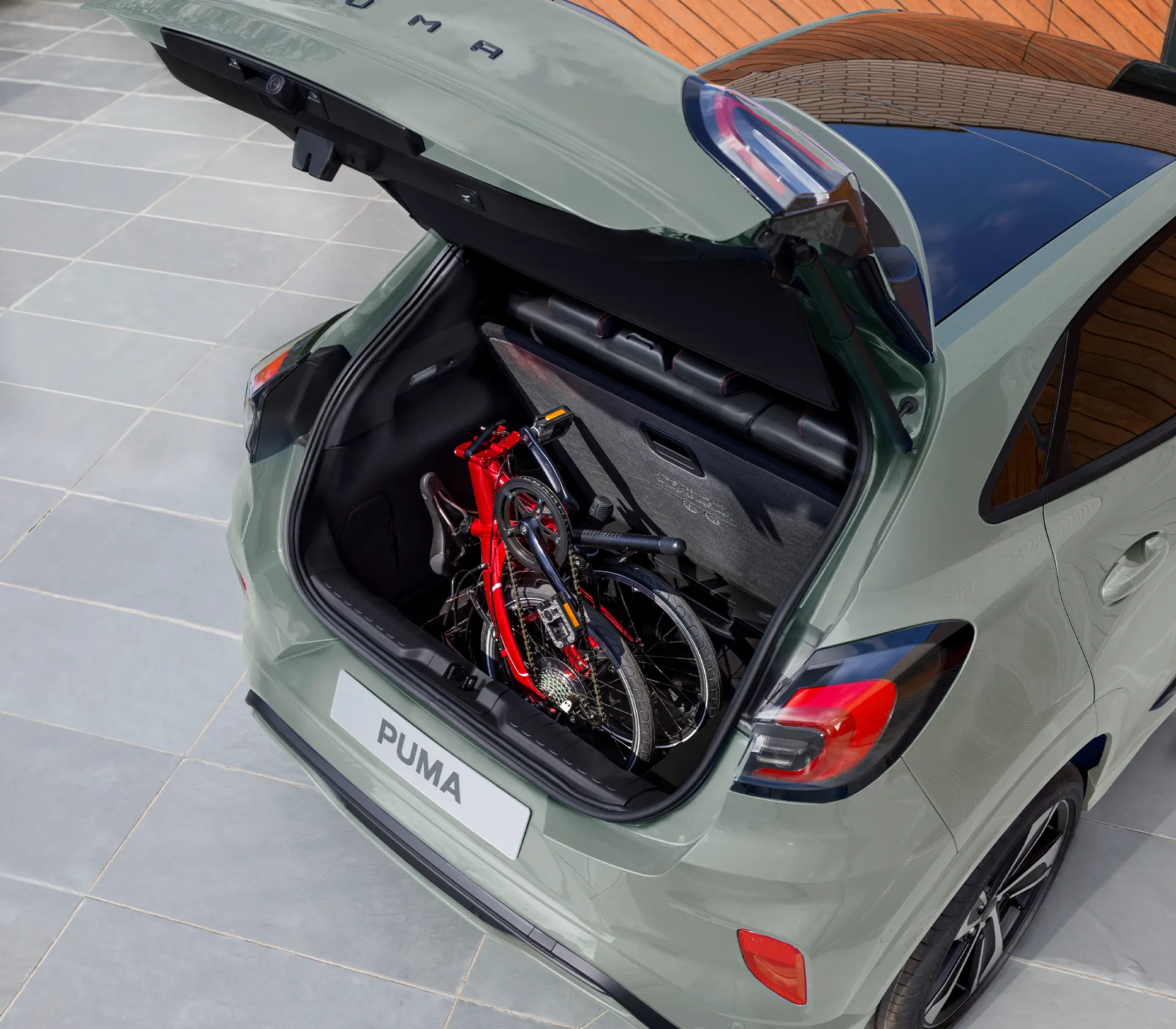 der Kofferraum des Puma gefüllt mit Fahrrädern