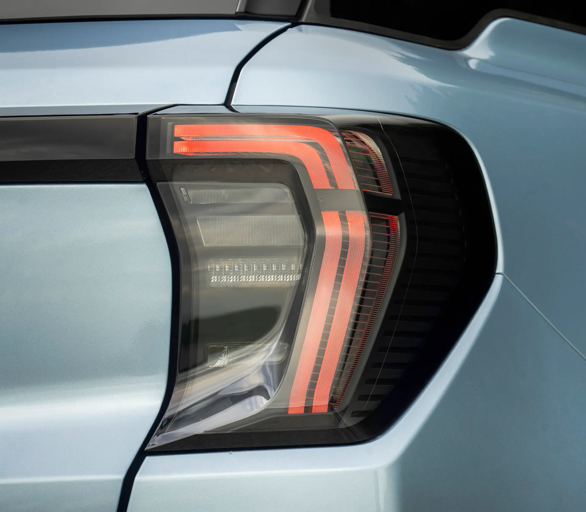 Detailaufnahme von dem Bremslichtern des Ford Explorer