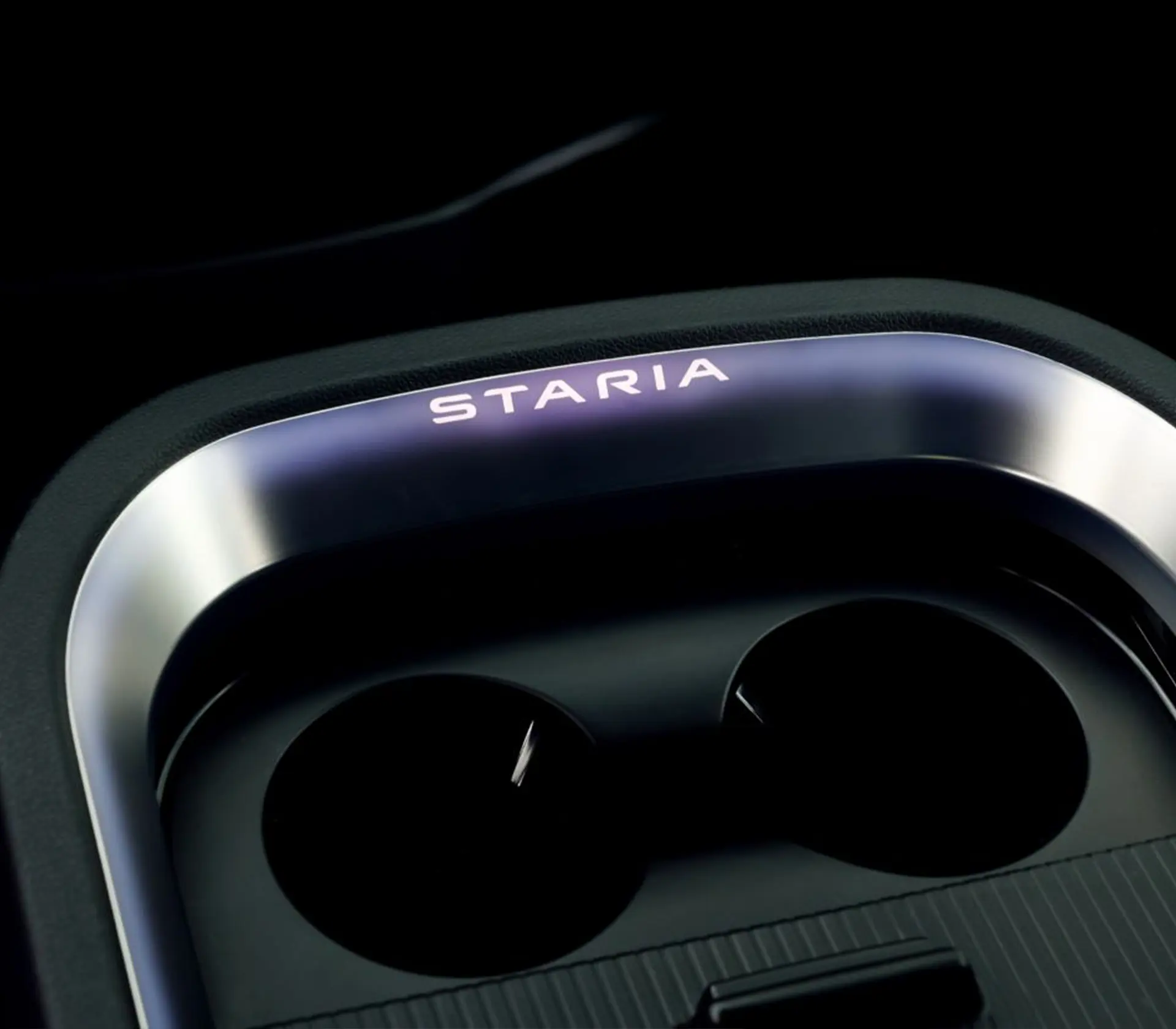 Getränkehalterung beim Staria Elektro