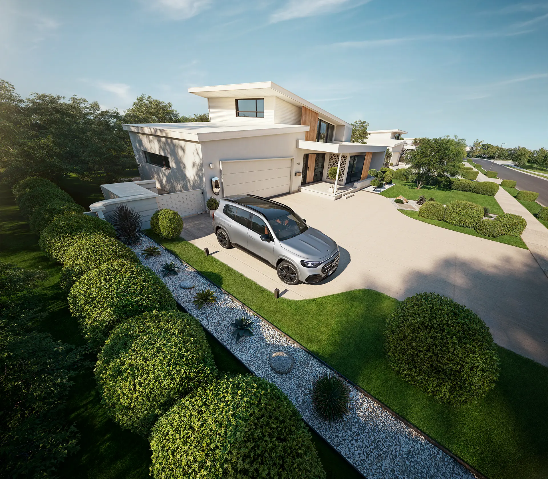 GLB vor einem Haus in der Einfahrt