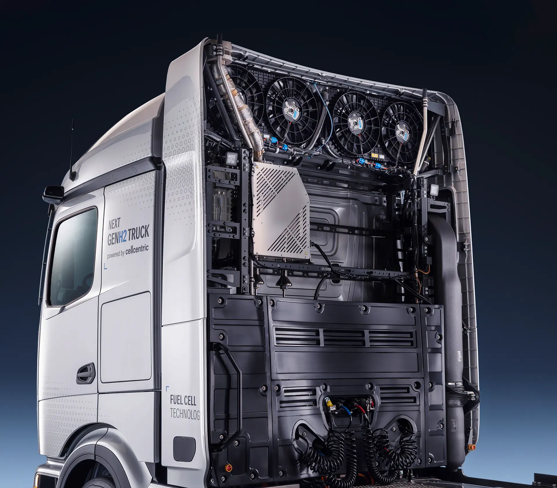 Blick auf das offene Heck des NextGenH2 Truck