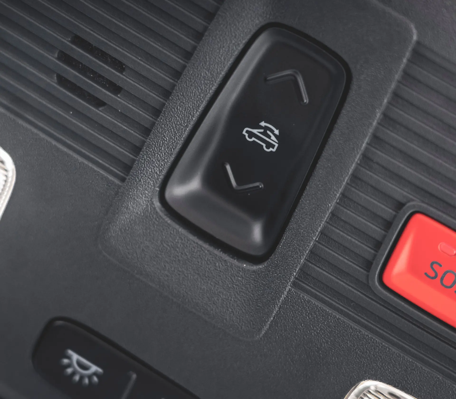 der Knopf beim Ford Mustang zum öffnen und schließen des Cabrio Daches